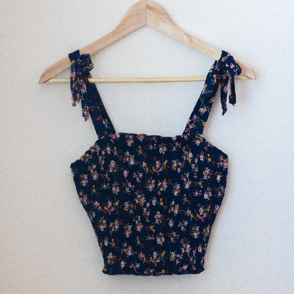 Seer-Sucker Floral Tie-Sleeve Cropped Tank Top